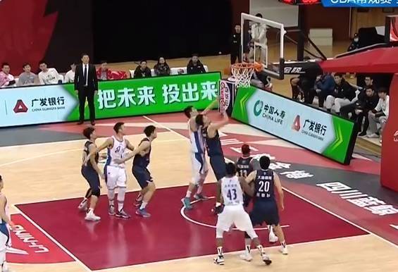  波鸿防守反击战术奏效，爆冷击败传统强队抢分